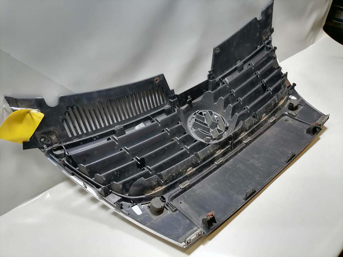 VW Passat 3C B6 original Kühlergrill für Fahrzeuge mit Parkhilfe PDC BJ05
